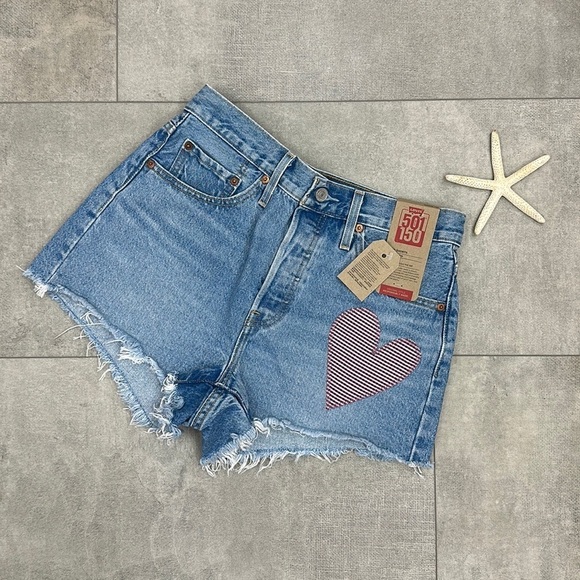 🔆LEVI’S🔆 501 150 year anniversary heart shorts Limited, edition collectors - Picture 3 of 13
